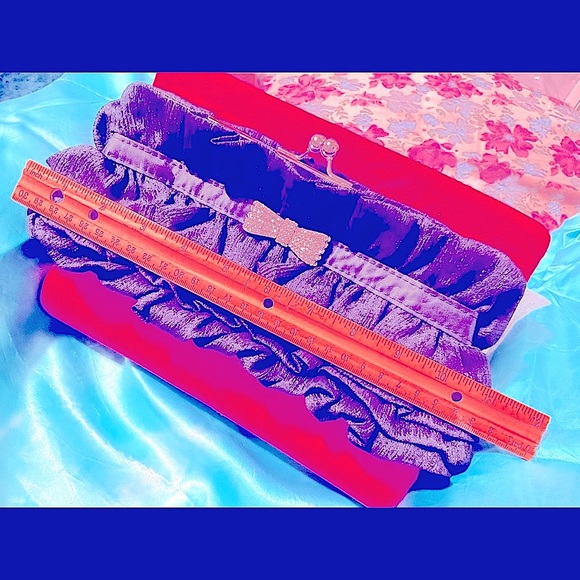 Big Crystal bow ruffled handbag Vtg Pristine 12" wide sparkly rhinestones bling - Picture 4 of 8